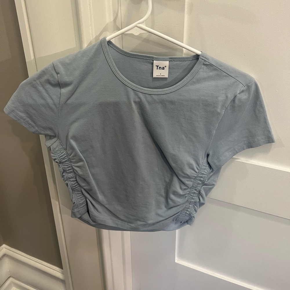 Aritzia TNA crop top